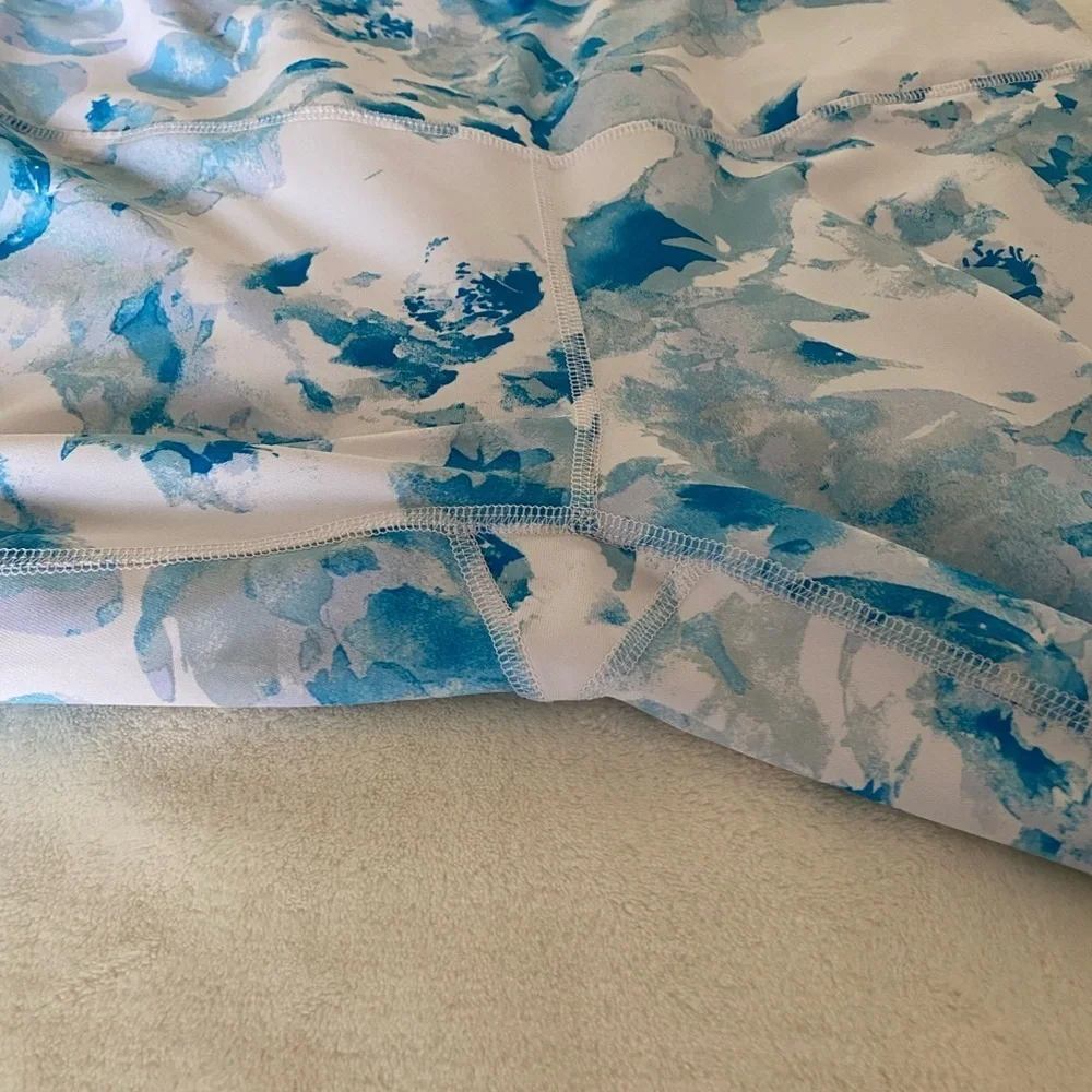 Velocity Women’s Capri Leggings Large‎ Blue White Floral Coastal Workout Gym